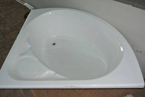 Large Corner Bath and wash basins plus toilet